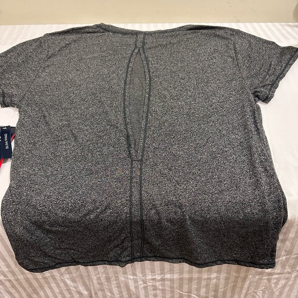 NWT Reebok Tee - Picture 3 of 5